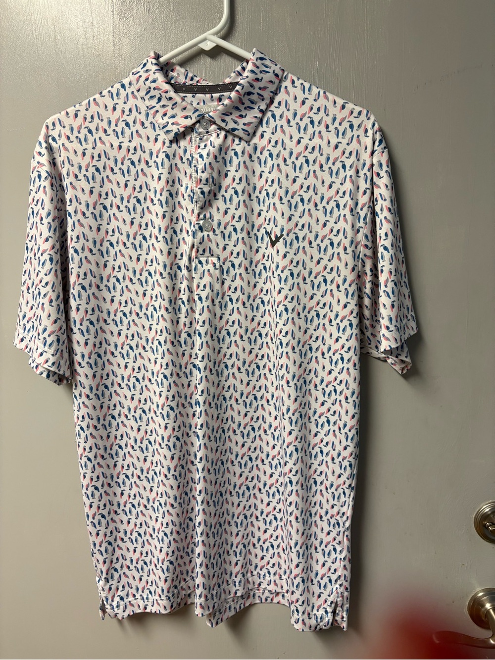 Callaway Men's White Short-Sleeve Polo with Blue & Pink Parrott Print sz Medium